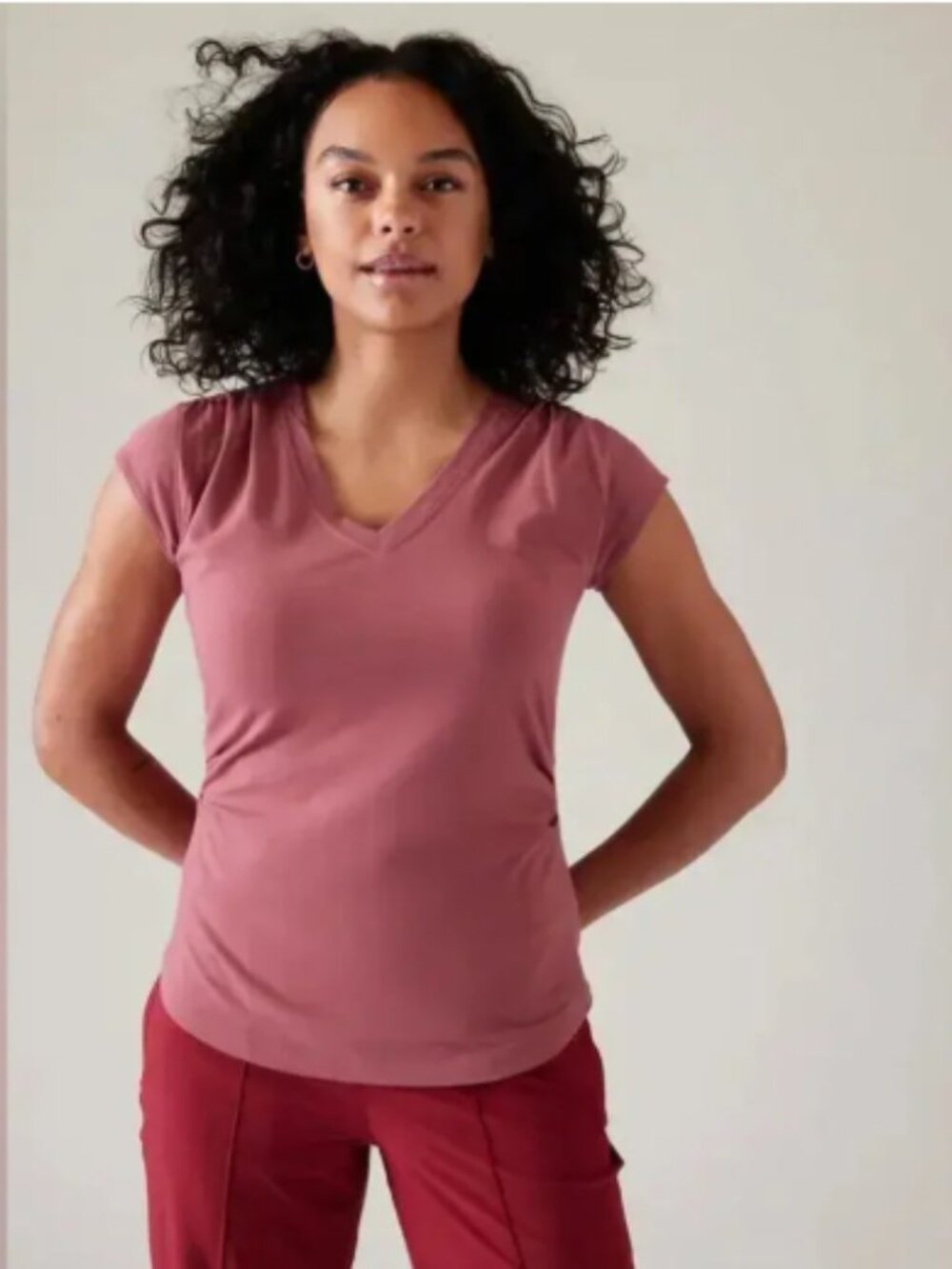 Athleta Outbound V-Neck In Berry Rose Size M